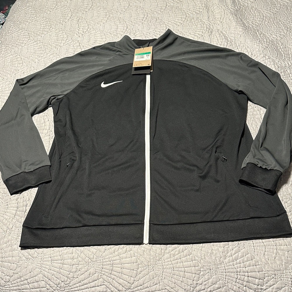 Nike Women’s Charcoal and Black Slim Fit Thin Jacket, NWT’s, Size XL
